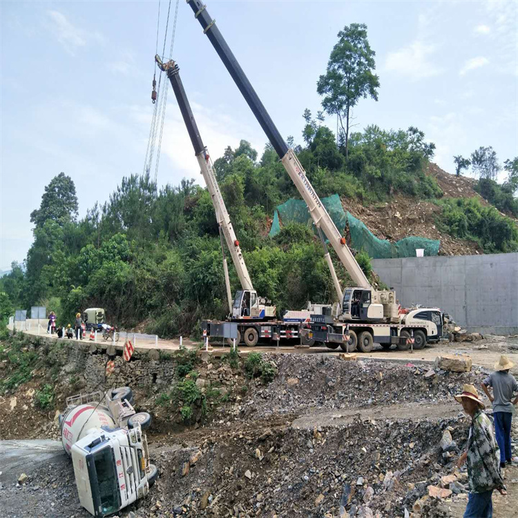 芜湖汽车掉沟里叫吊车救援要多少钱